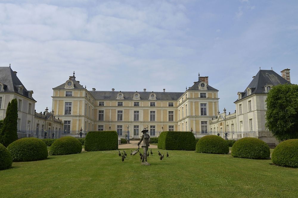 Chateau Colbert 1