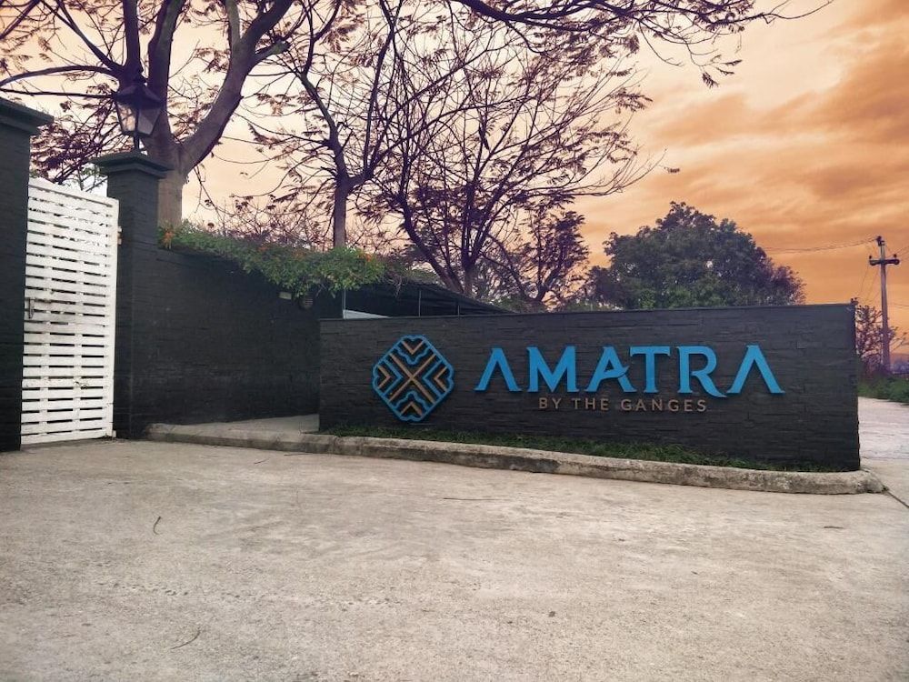 Amatra By The Ganges 1