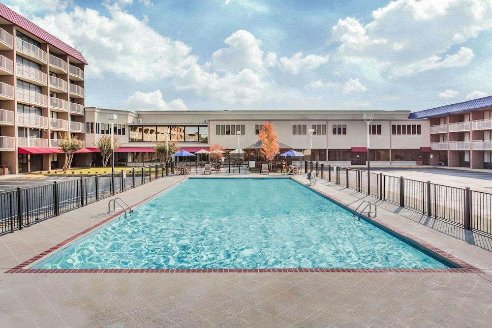Baymont by Wyndham Fayetteville Fort Bragg Area 1