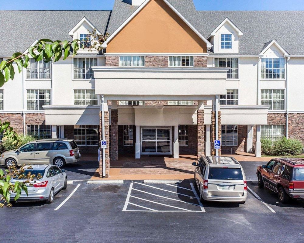 Comfort Inn & Suites Ballpark Area 1