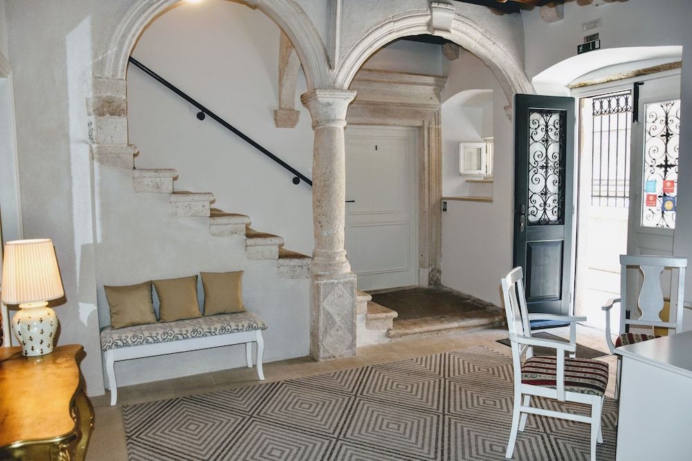SUNce Palace Apartments with free offsite parking 2