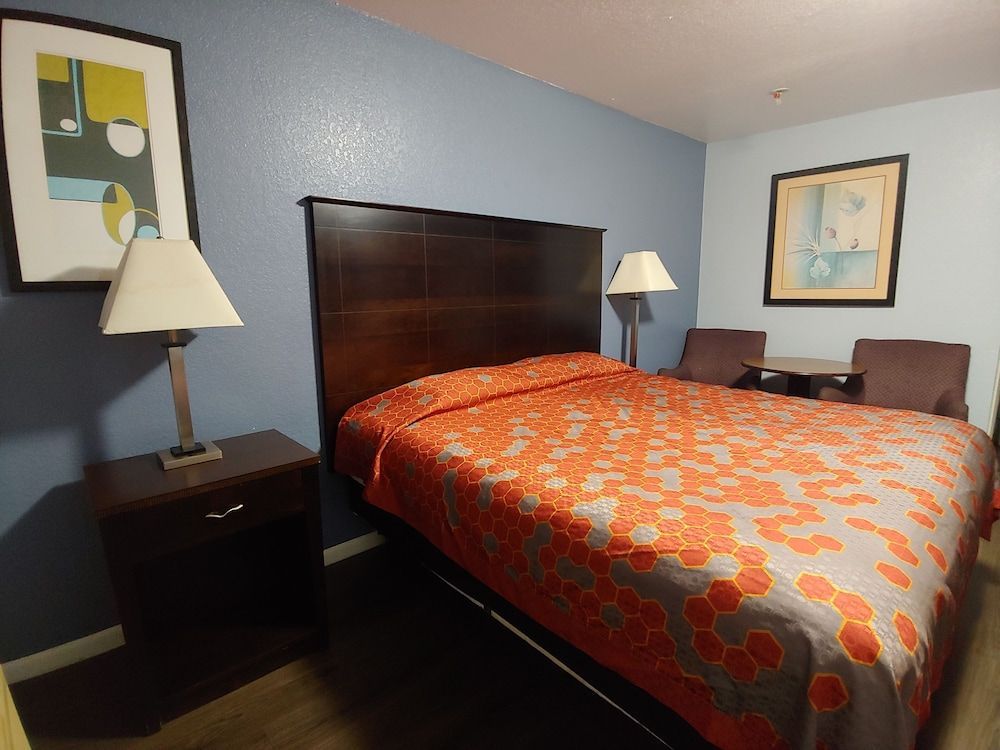Brooks City Executive Inn 2