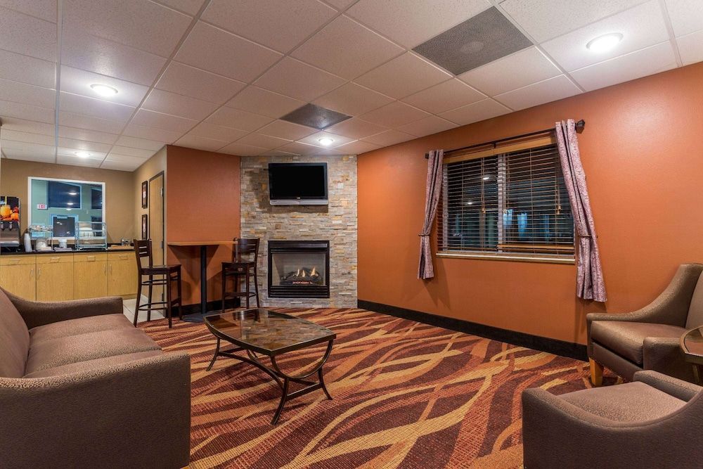 AmericInn by Wyndham Boscobel 2