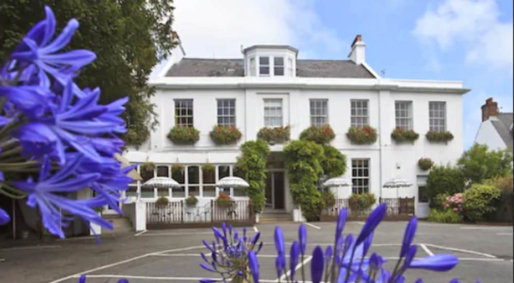 La Collinette Hotel, Cottages & Apartments 1