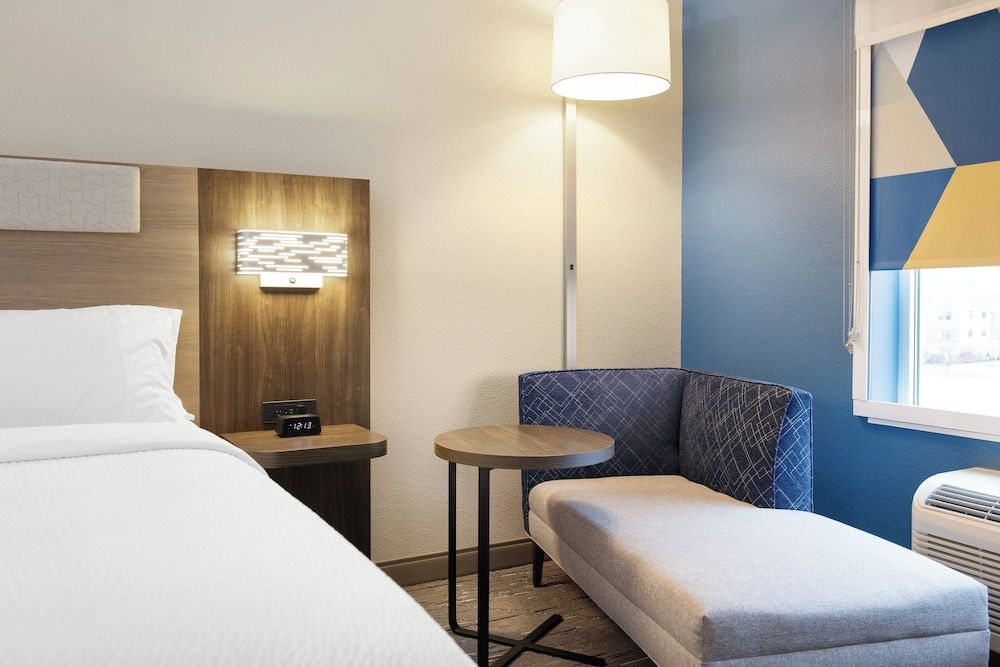 Holiday Inn Express TOLEDO NORTH by IHG 2