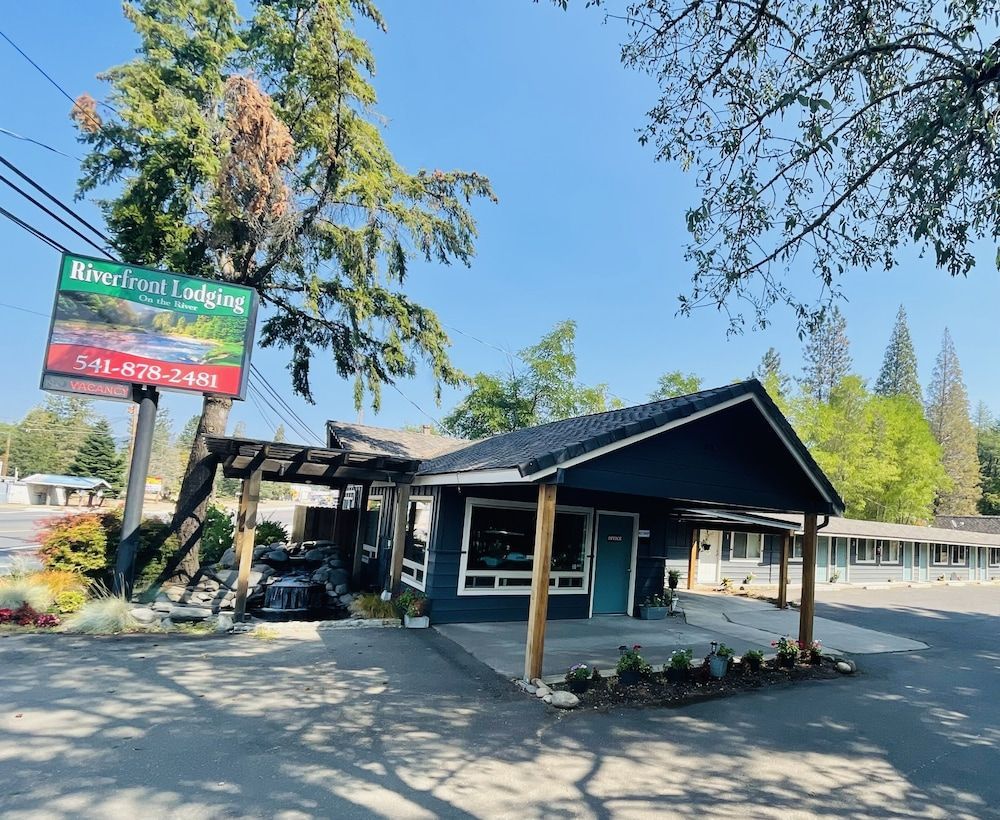 Riverfront Lodging 1