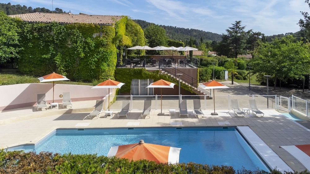 Hôtel & Résidence Lou Paradou Gréoux Les Bains 1