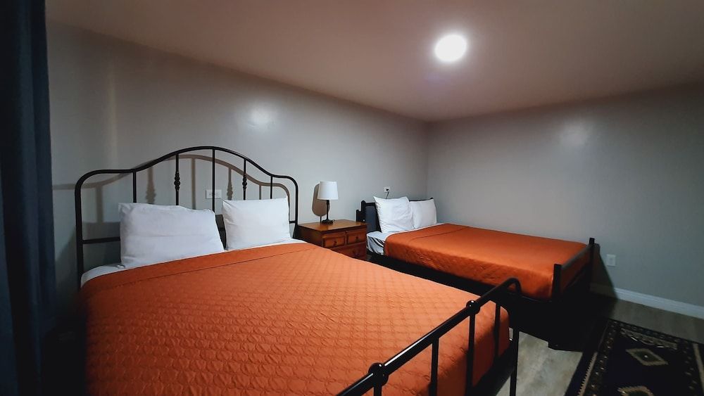Sherwood Arms Motel 2