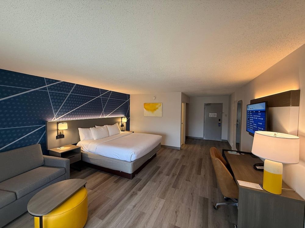 Comfort Inn & Suites Danbury-Bethel 1