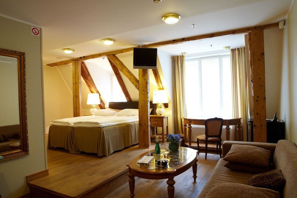 CRU Hotel 1