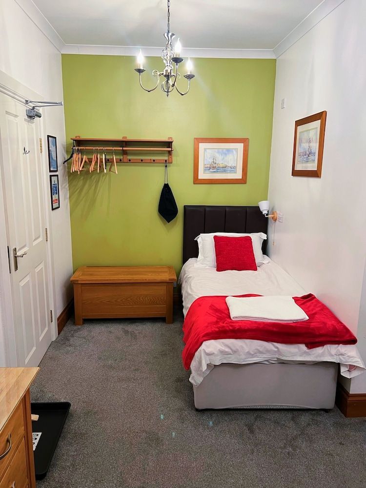 Ellies Guest House 1