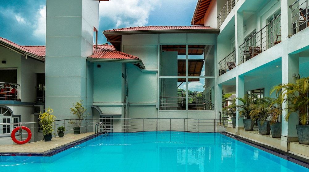 Senani Hotel 1