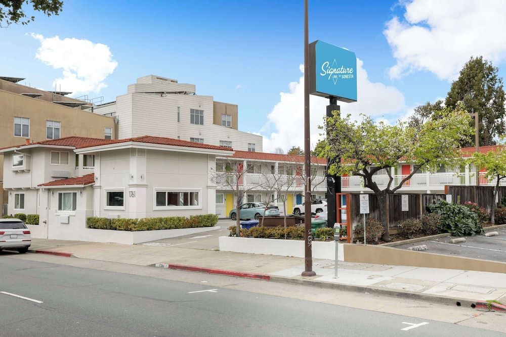 Signature Inn Berkeley 1