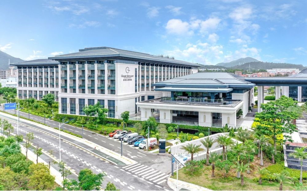Grand Skylight Int' Hotel Pingshan 1