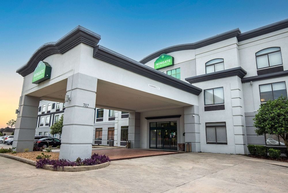 Wingate by Wyndham Lafayette Airport 1