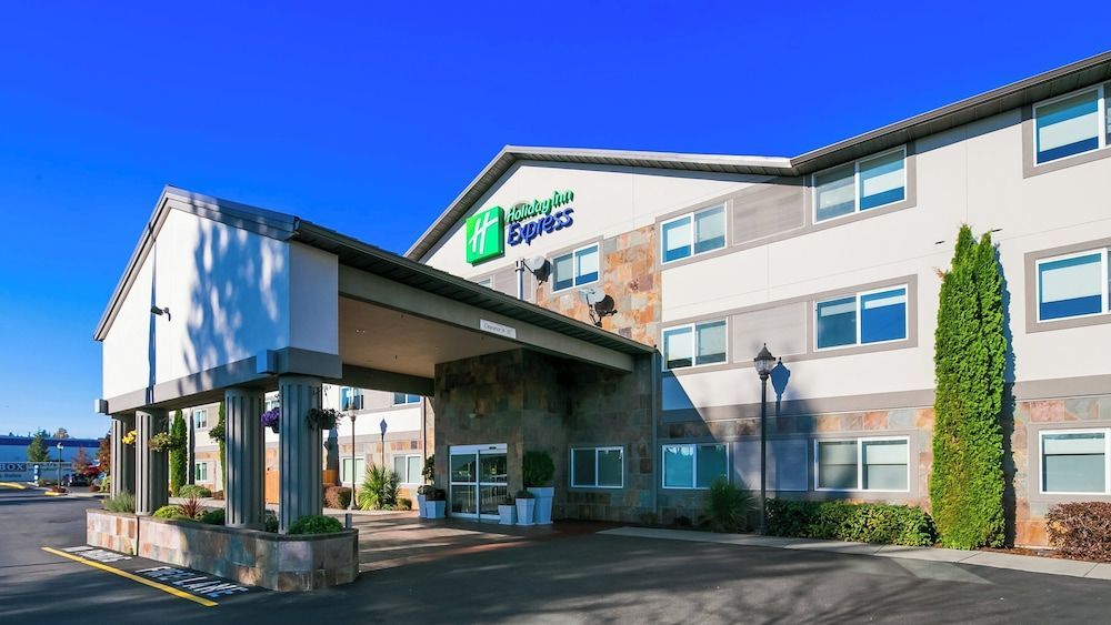 Holiday Inn Express & Suites EVERETT by IHG 1