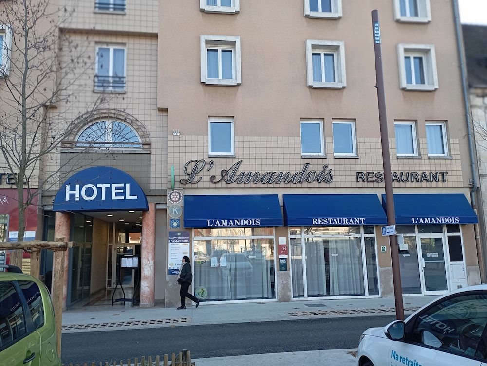 Logis Hotel Restaurant l'Amandois 1