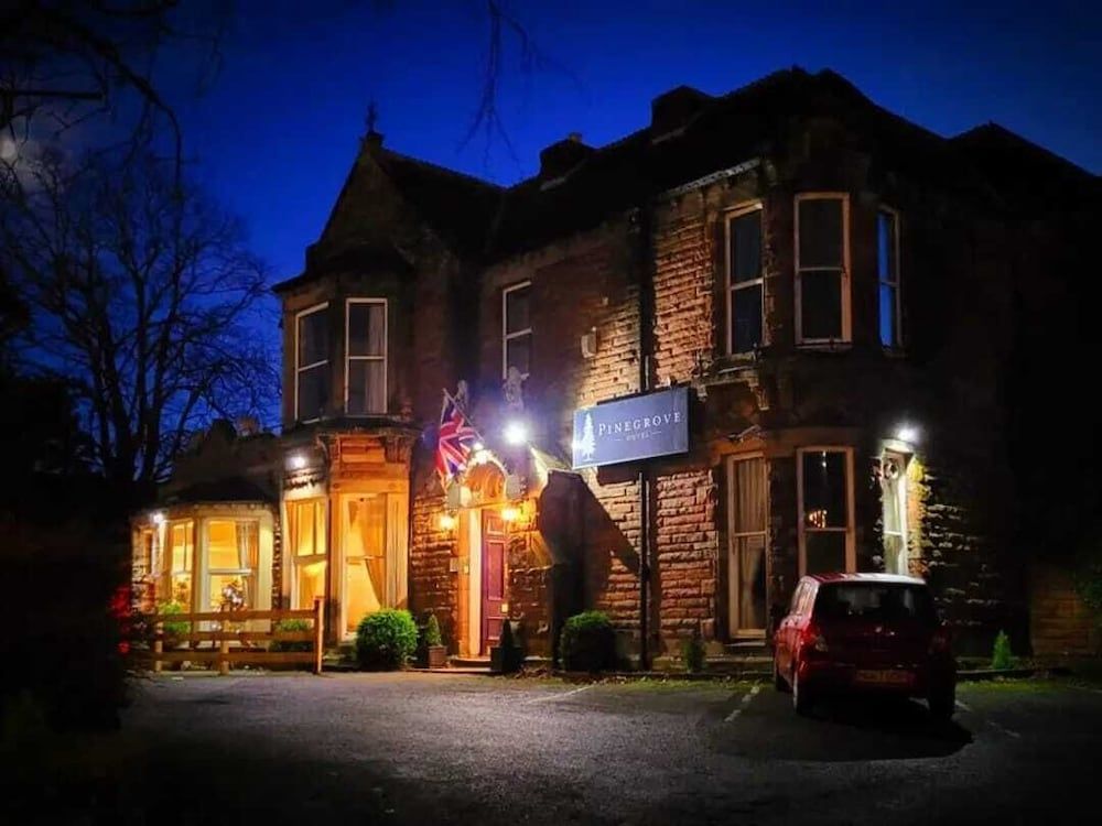 Pinegrove Hotel 1