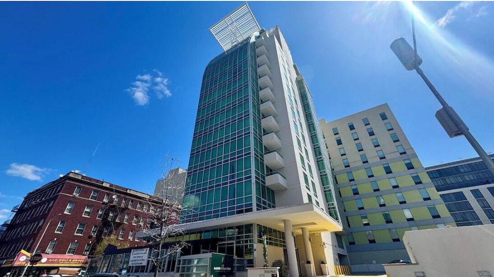 LIC Manhattan View Hotel 1