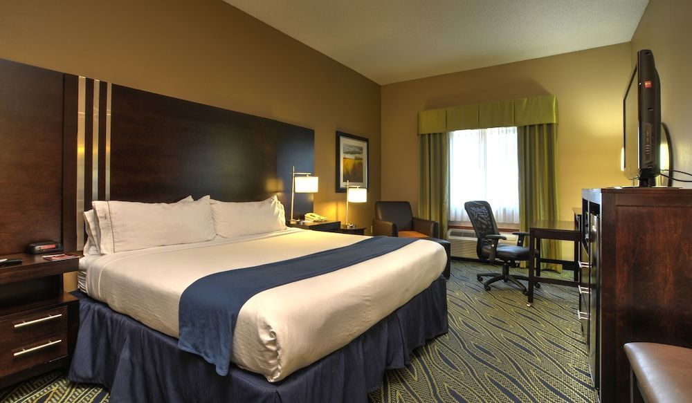 Holiday Inn Express & Suites MIDWEST CITY by IHG 2