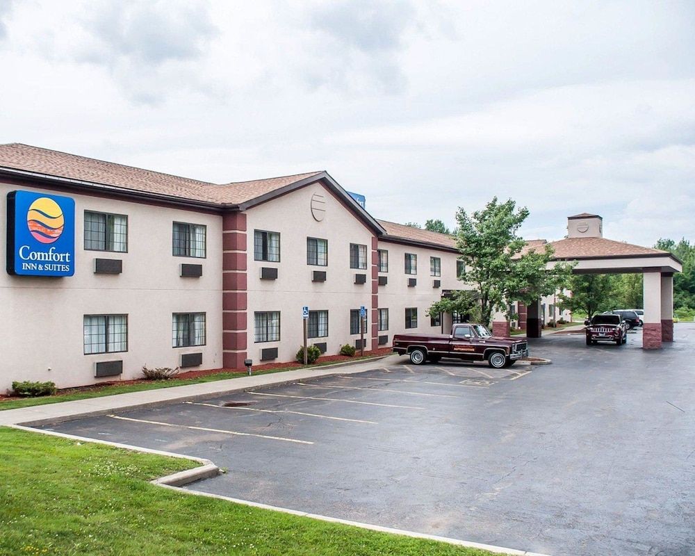 Comfort Inn & Suites Hamburg - Buffalo South 1