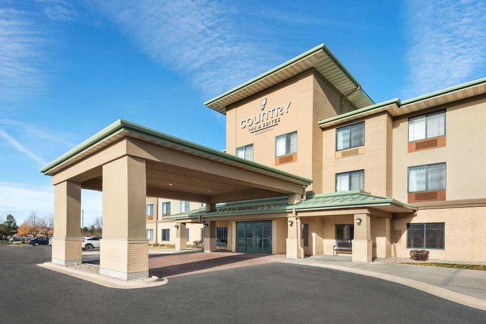 Country Inn & Suites by Radisson, Middleton - Madison West 1
