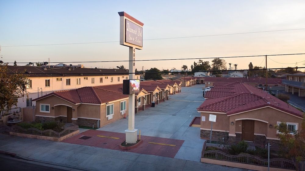 Diamond Bell Inn & Suites 1