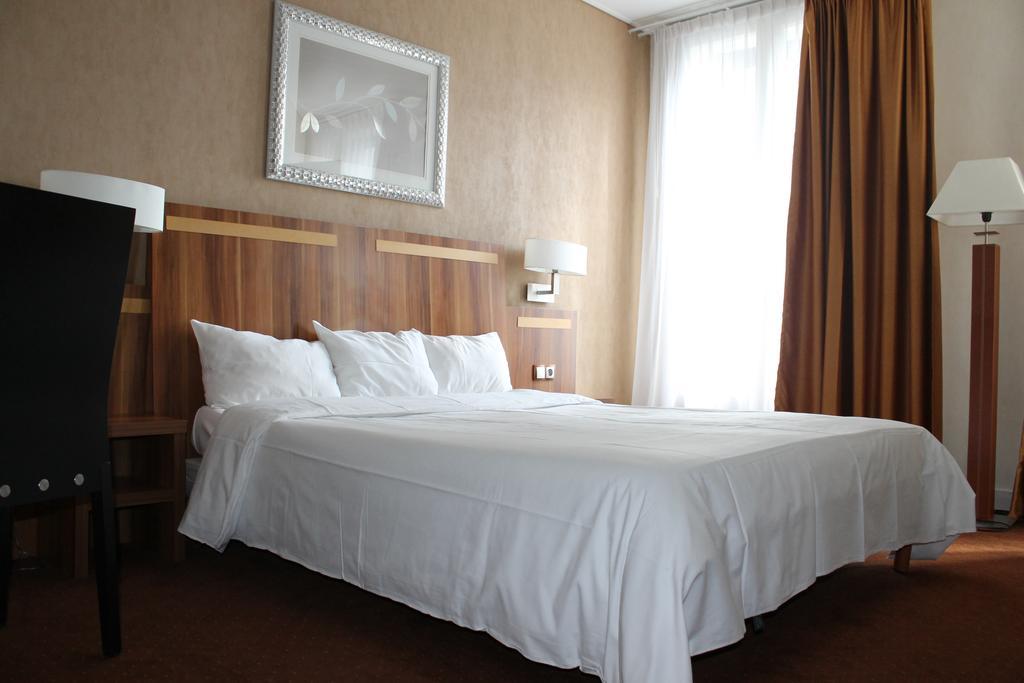 Hotel The Originals du Grand Monarque Nantes Gare 1