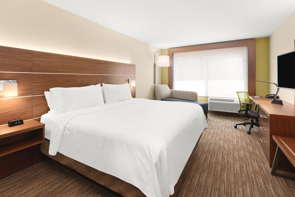 Holiday Inn Express & Suites SUISUN CITY by IHG 2
