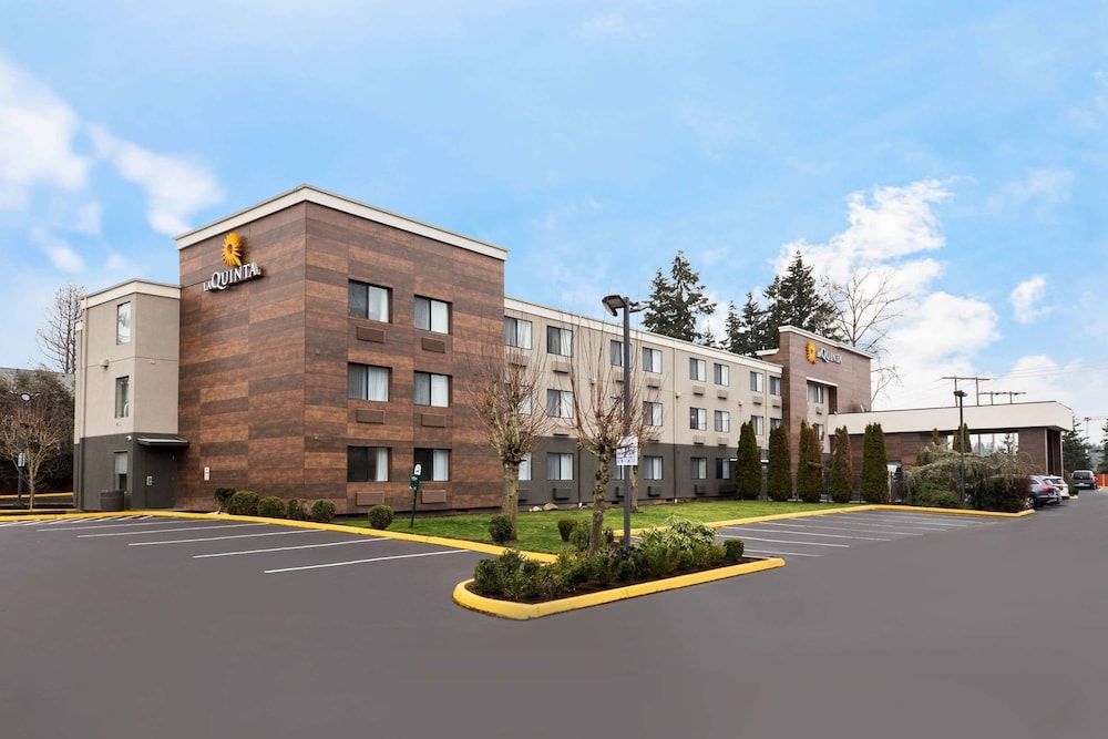 La Quinta Inn by Wyndham Everett 1