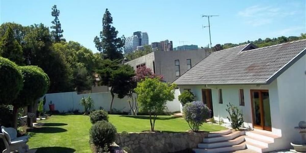Mizizi House of Sandton Bed & Breakfast 1