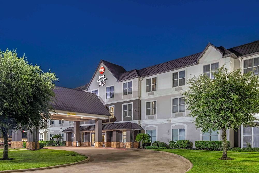 Best Western Plus Hobby Airport Inn & Suites 1