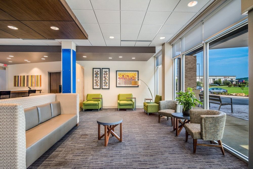 Holiday Inn Express & Suites ASHEBORO by IHG 2