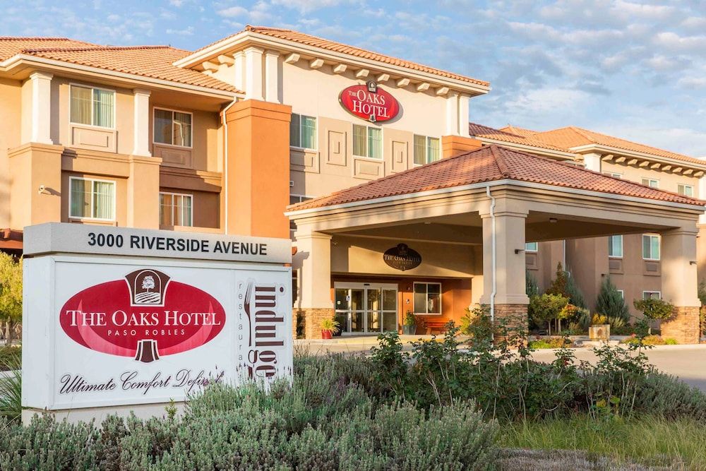 The Oaks Hotel & Suites 1