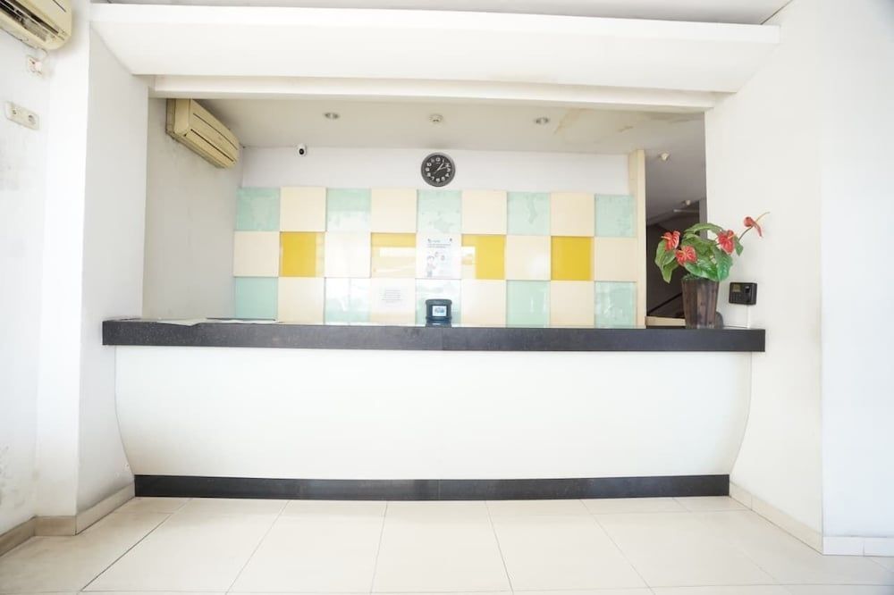 Townhouse Oak Hotel Niaga Surabaya 1