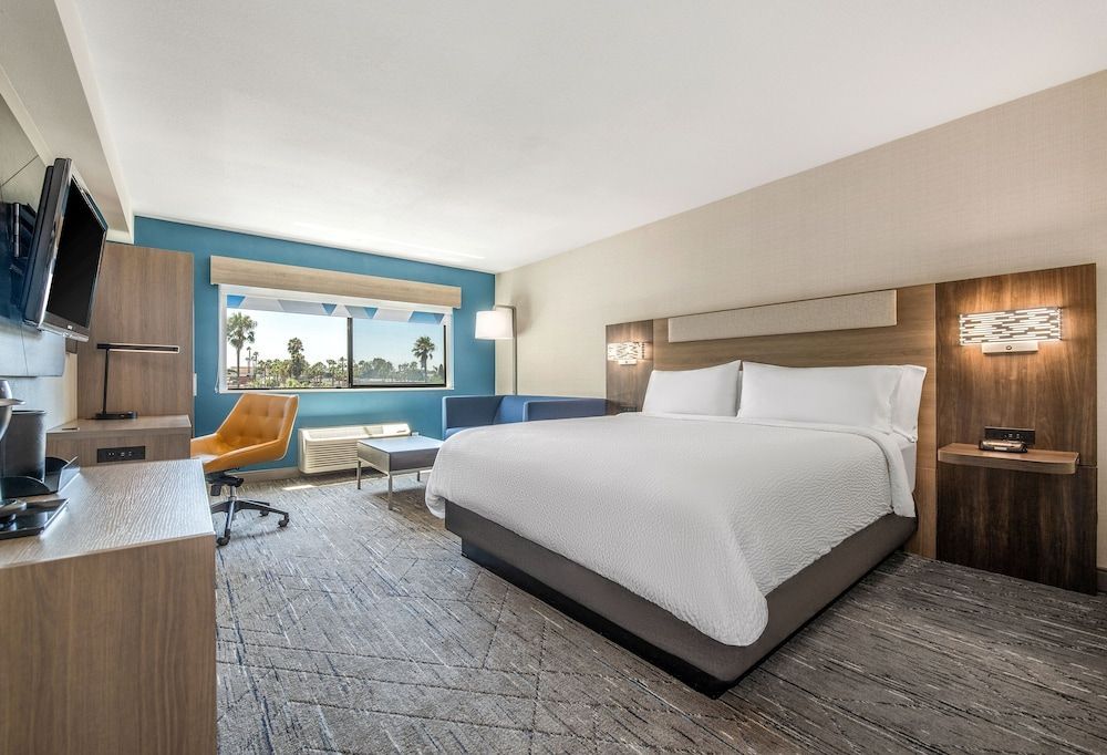 Holiday Inn Express SAN DIEGO SOUTH-NATIONAL CITY by IHG 1