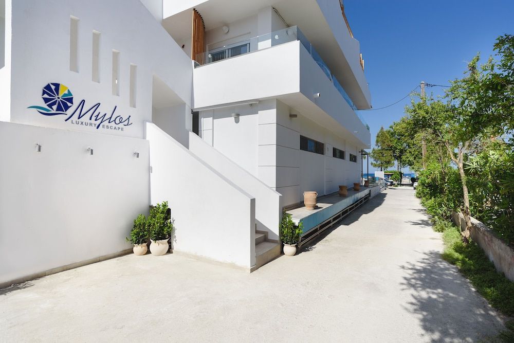 Mylos Luxury Escape 1
