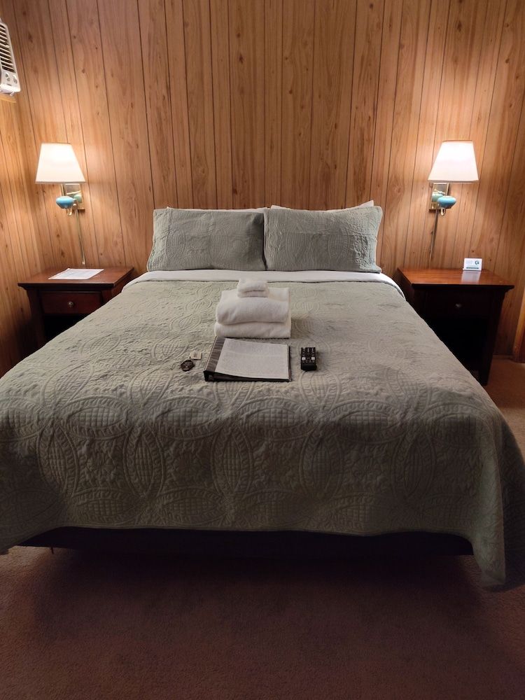 Lakeview Motel 1