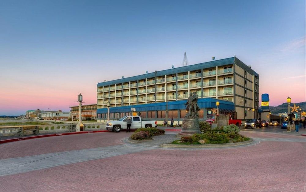 Promenade Inn & Suites Oceanfront 1