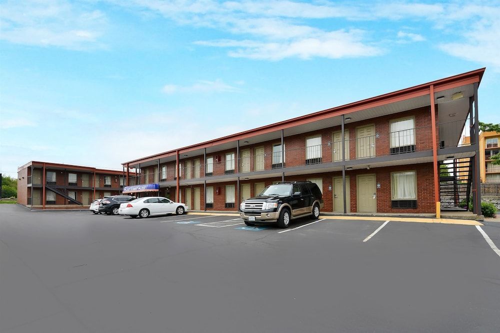 Americas Best Value Inn Near Downtown Nashville 1