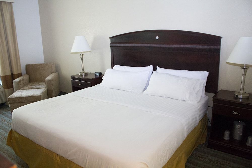 Holiday Inn Express WEST JEFFERSON by IHG 2