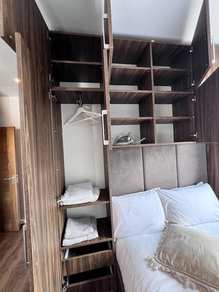 London Studio Retreat - Colney Hatch Lane 1