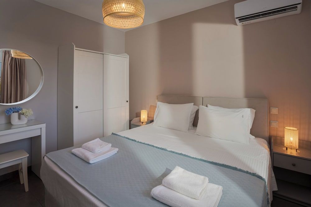 Fresh 1 Bd Apt with Patio in Heraklion 1
