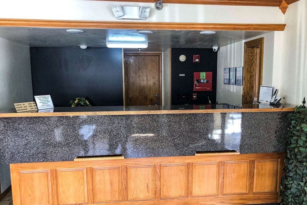 Econo Lodge Oklahoma City Northeast 2