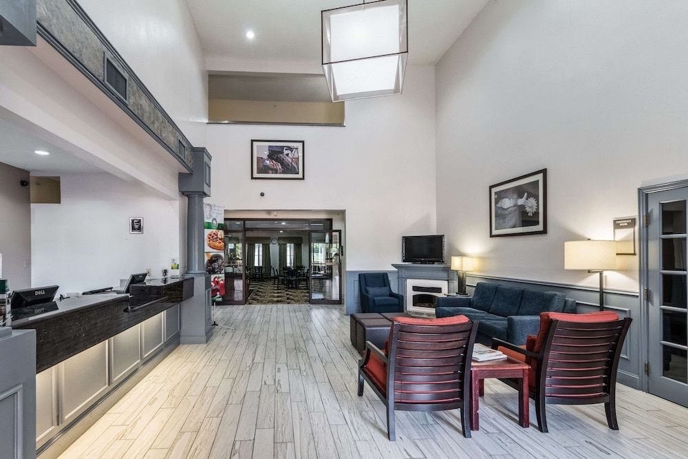 Quality Suites Burleson - Ft Worth 2