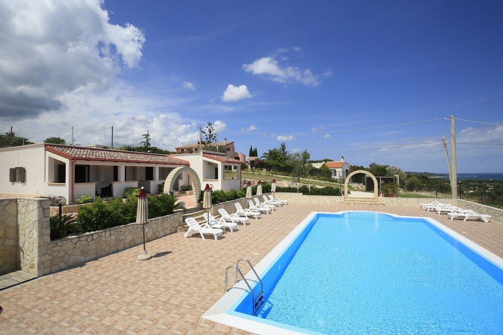 B&B Hibiscus 1