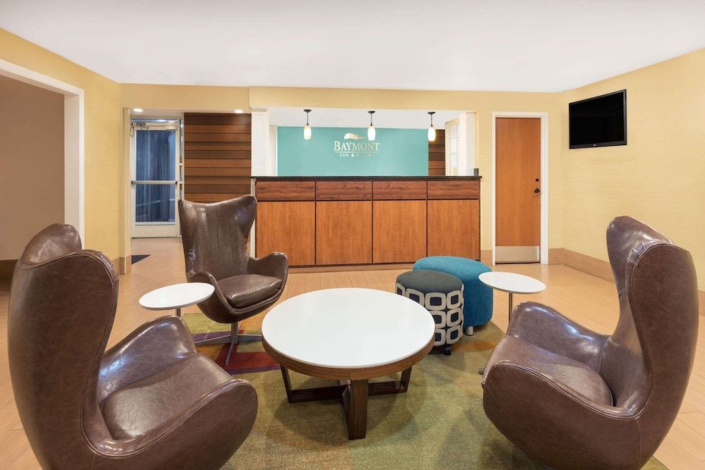 Baymont by Wyndham Savannah Midtown 2