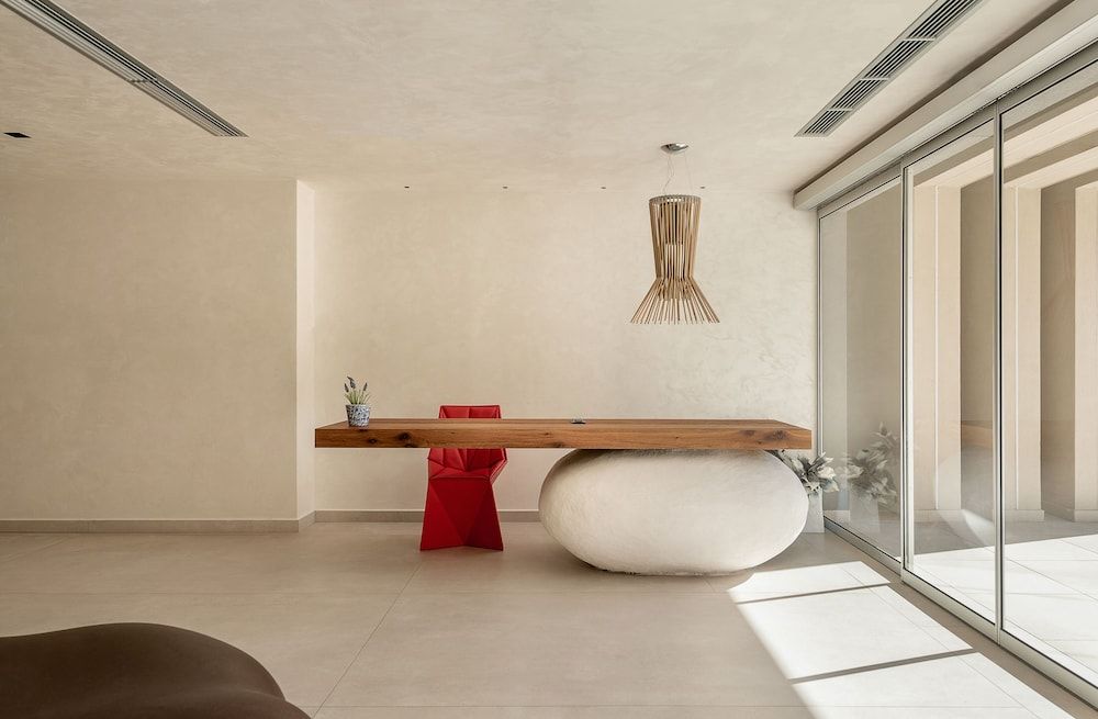 Icarus Hotel 1