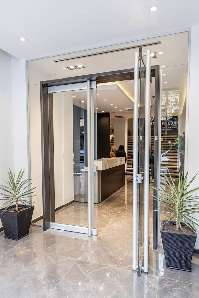 HOTEL M 1