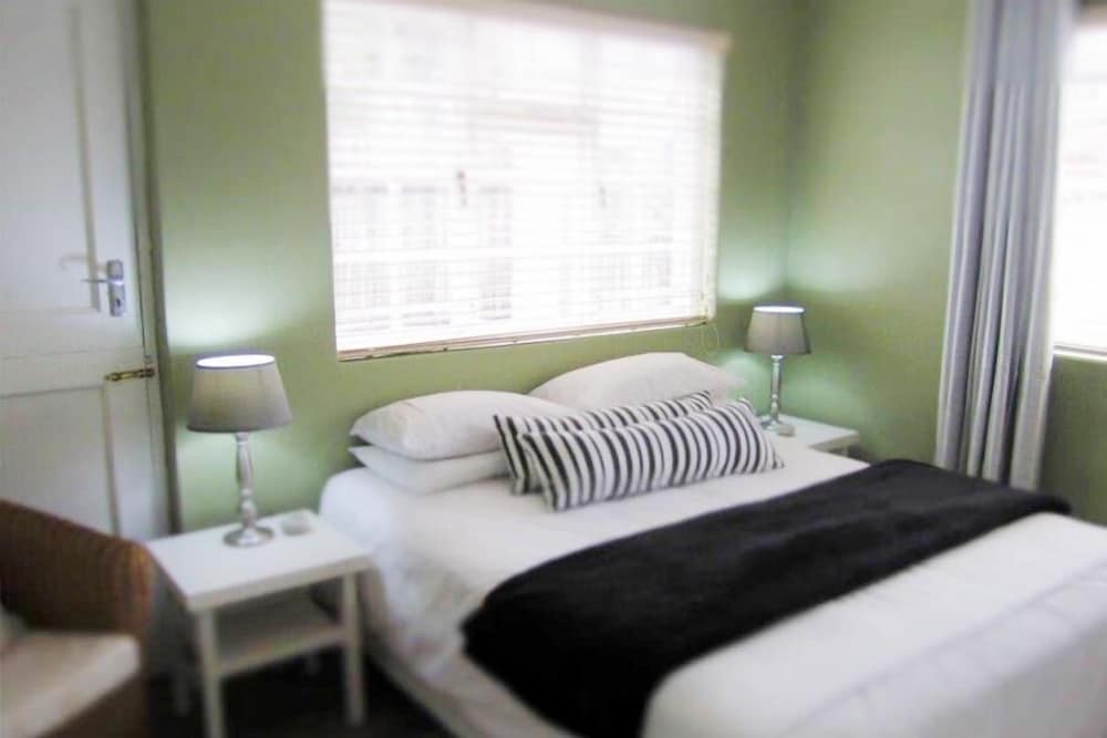 16 on Main Arniston PET-FRIENDLY 2